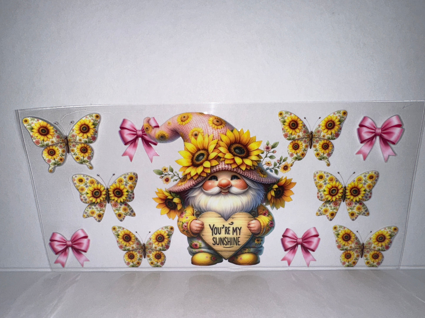 H2088 Gnome with flowers