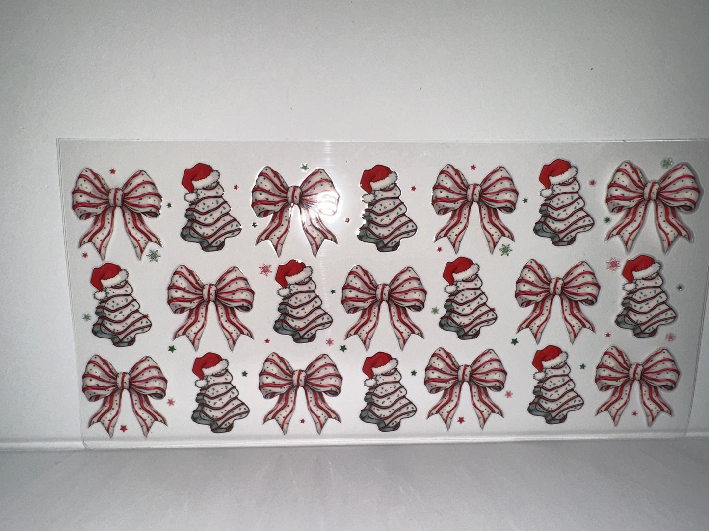 G1096 Christmas tree cakes with bows