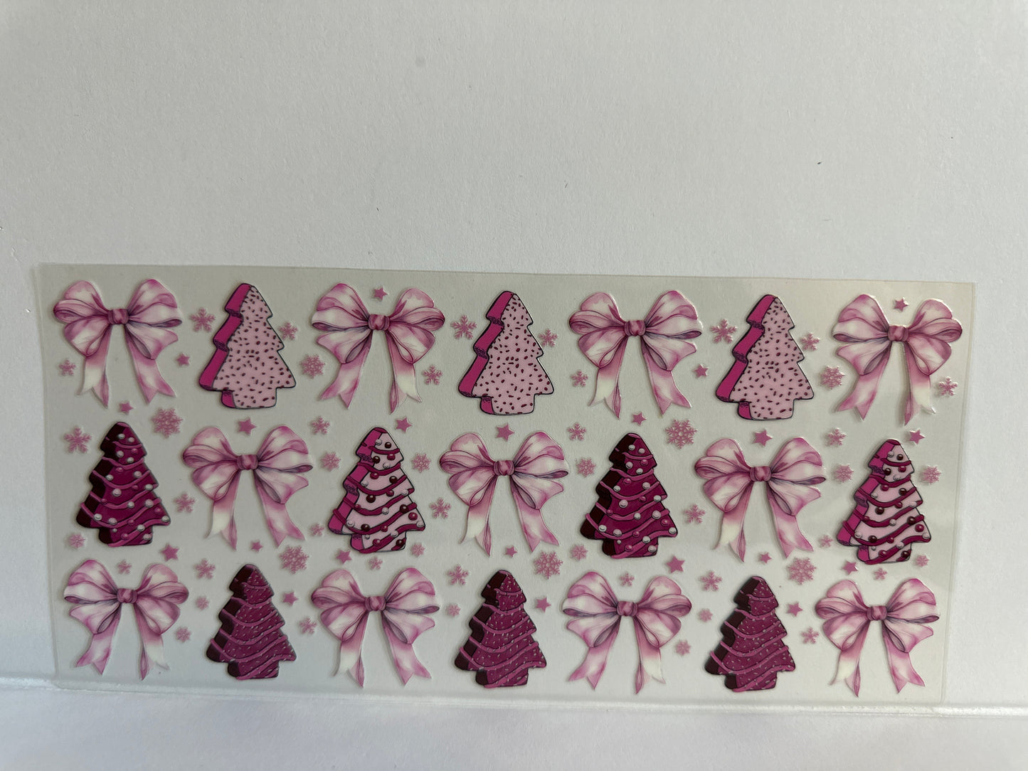 H87 Christmas Tree cakes with bows