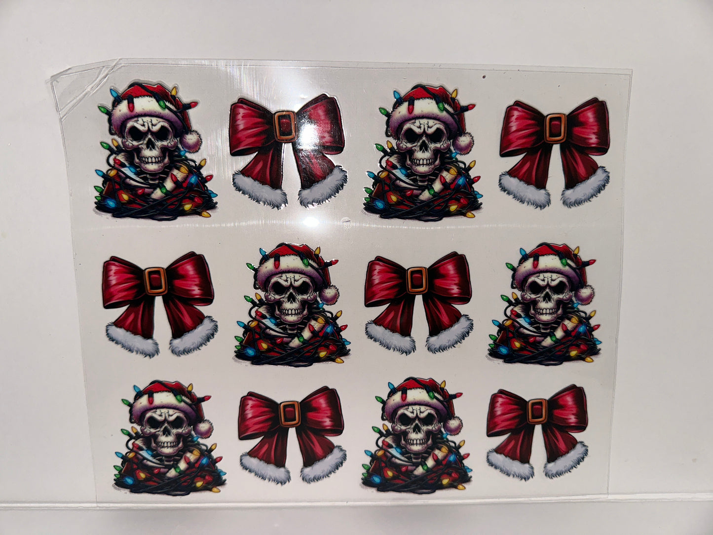 H783 Christmas Skulls 24oz