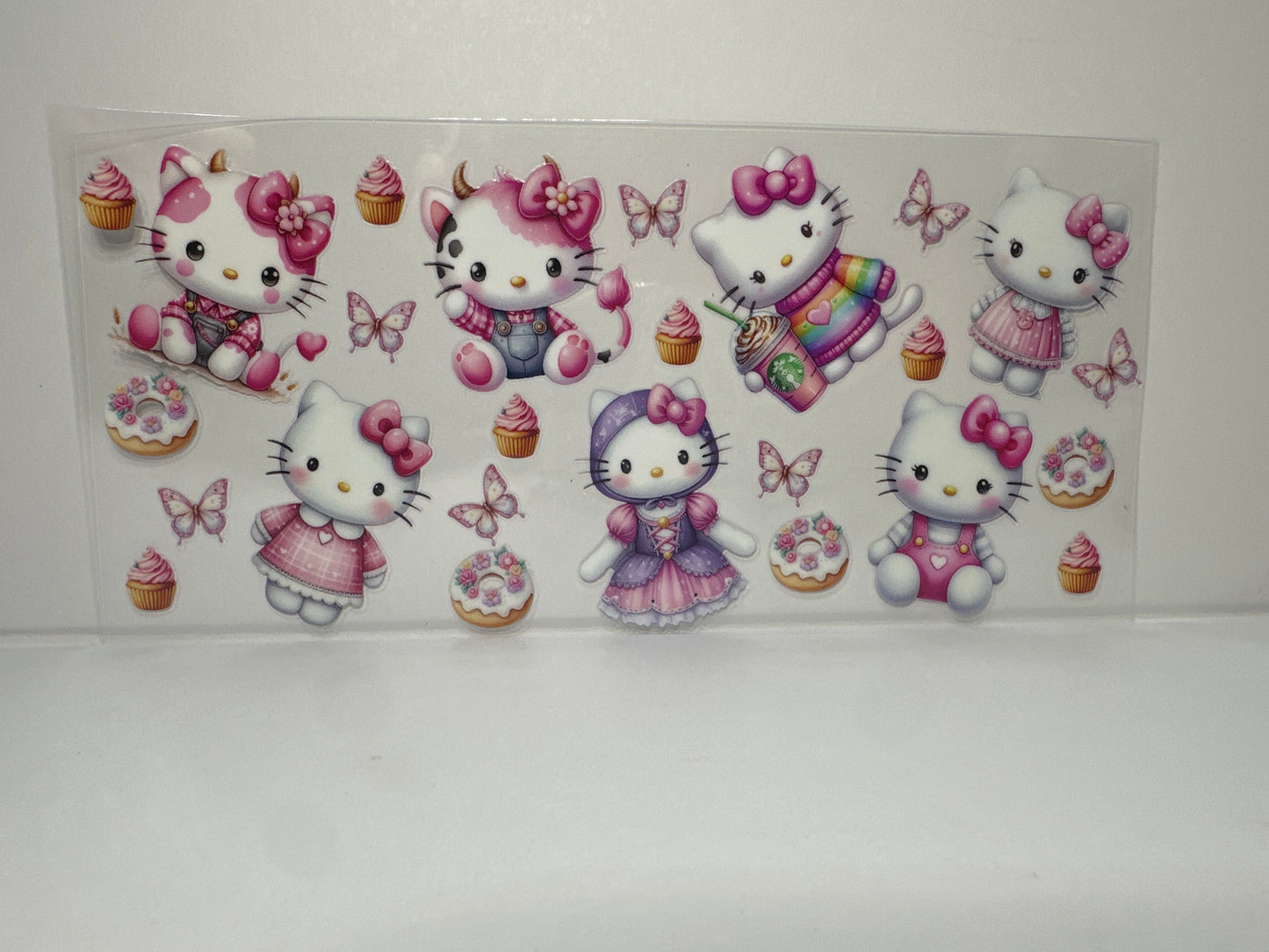 F161 Hello Kitty with cupcakes and donuts