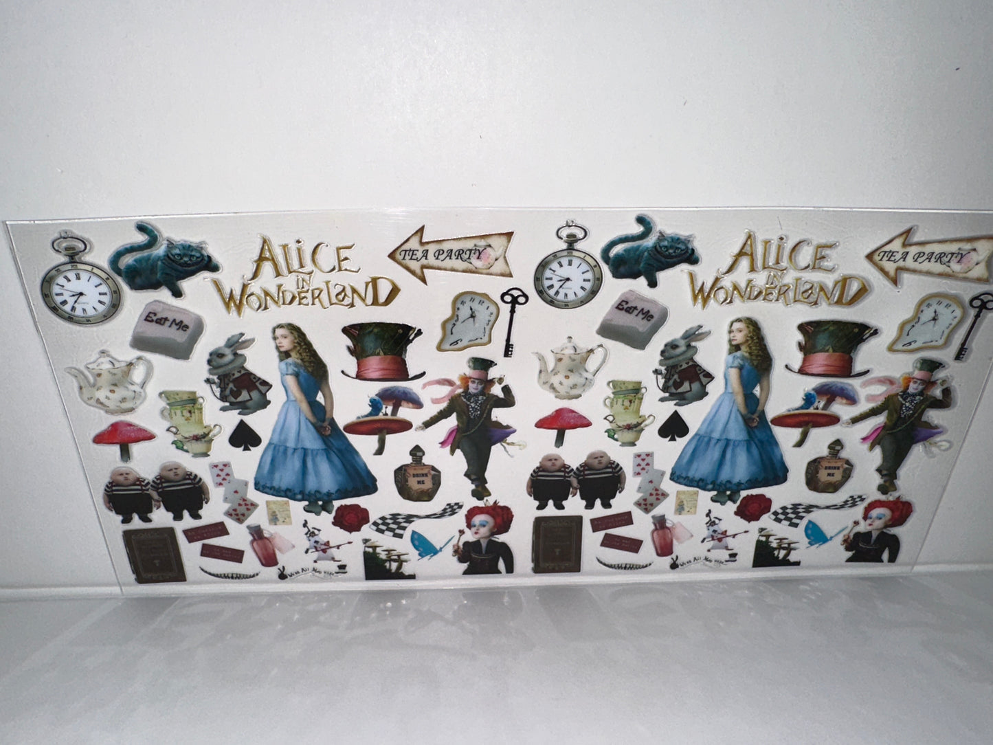 G1190 Disney Alice in Wonderland