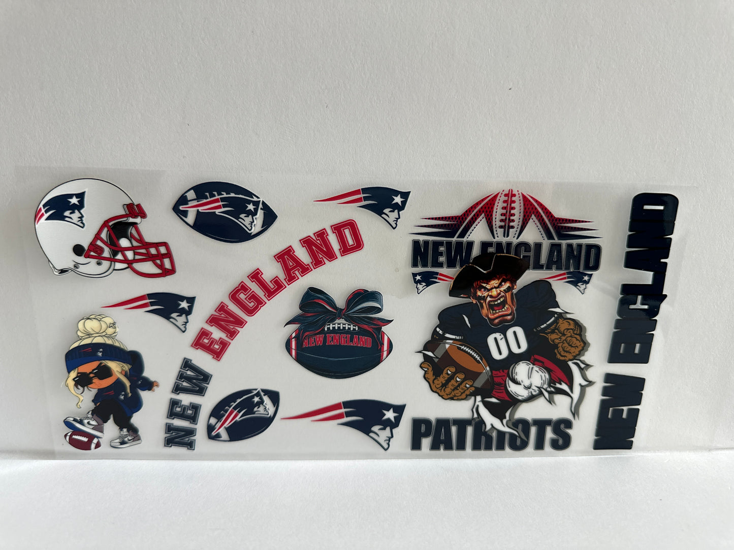 G824 NFL football Patriots
