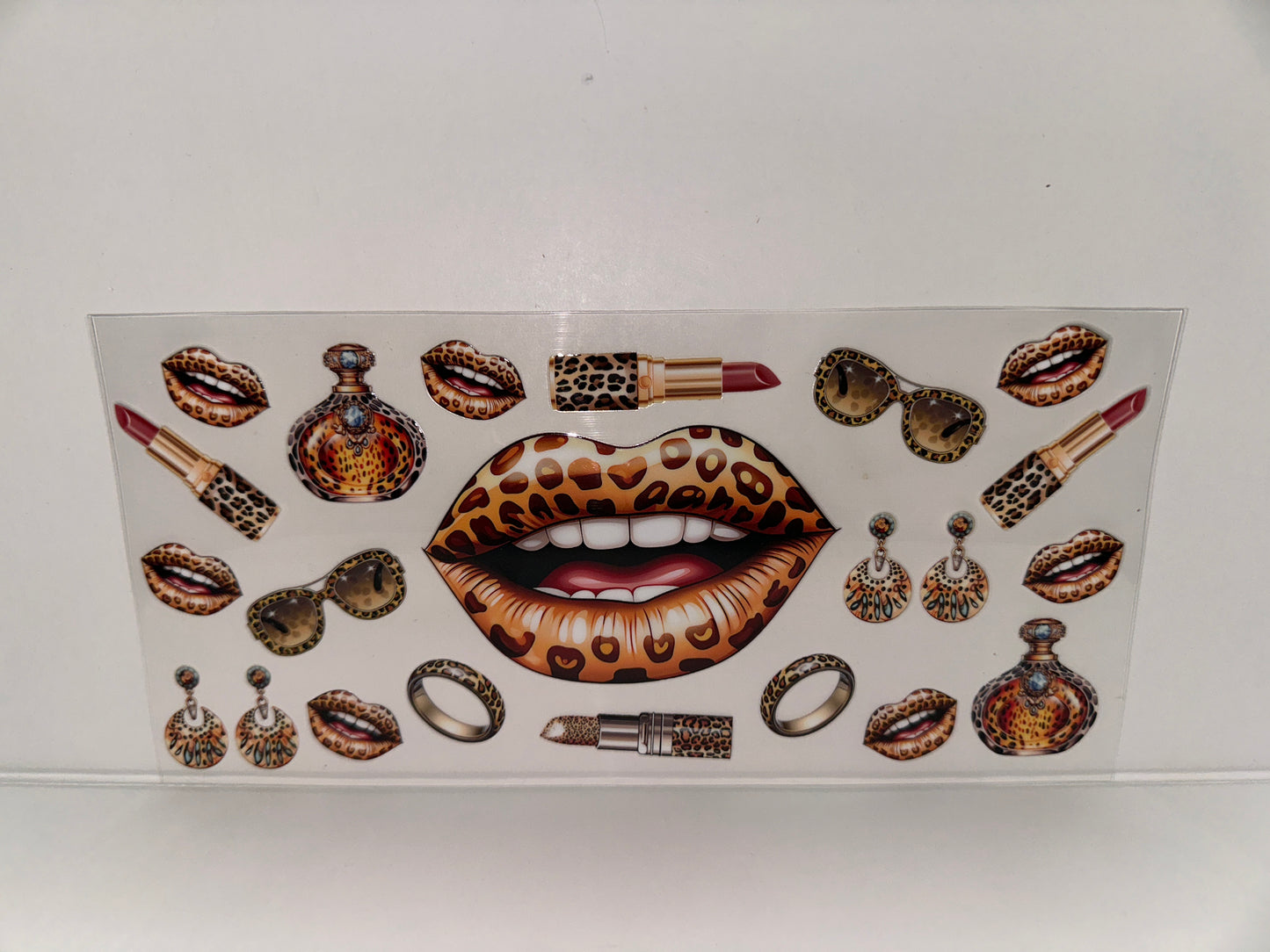 H272 leopard lips with makeup and perfume, jewelry, sassy