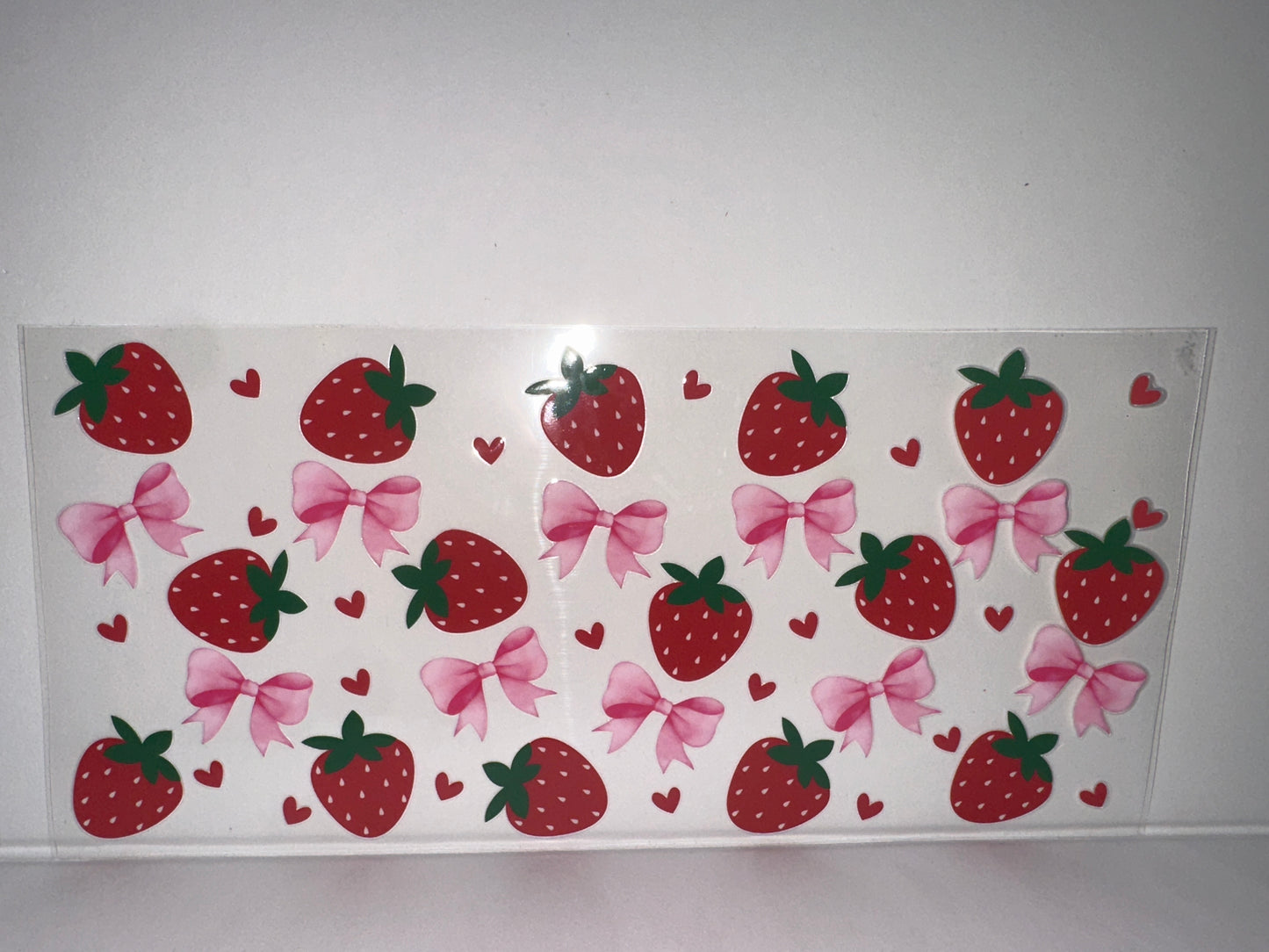 H31 strawberries with bows and hearts fruit