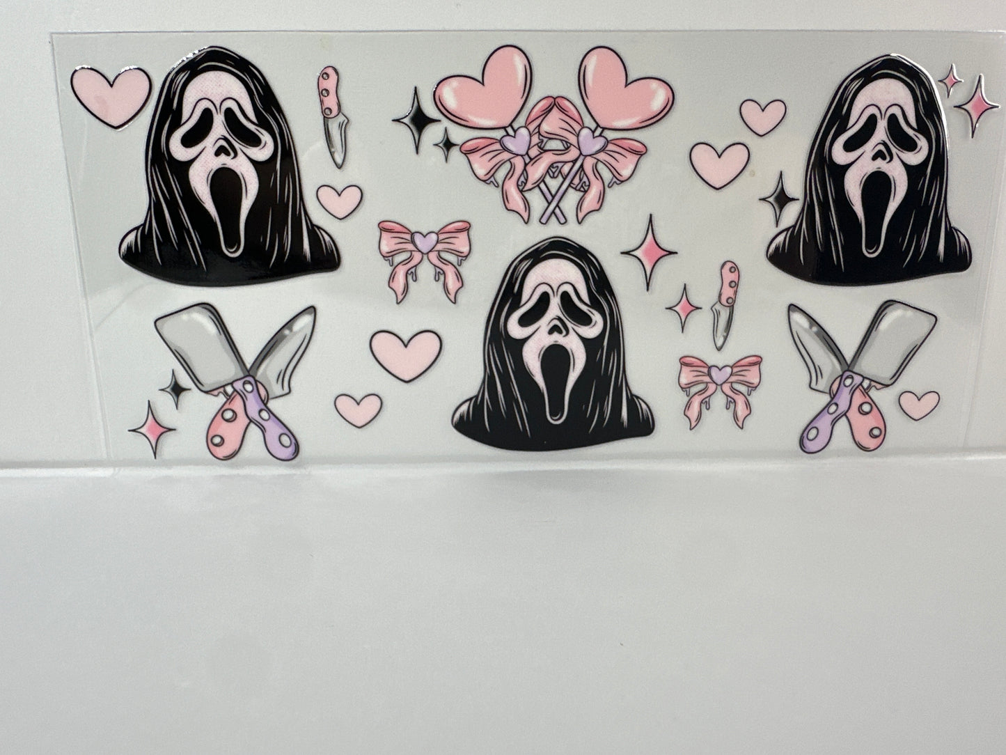 E68 Scream w/pink hearts and bows
