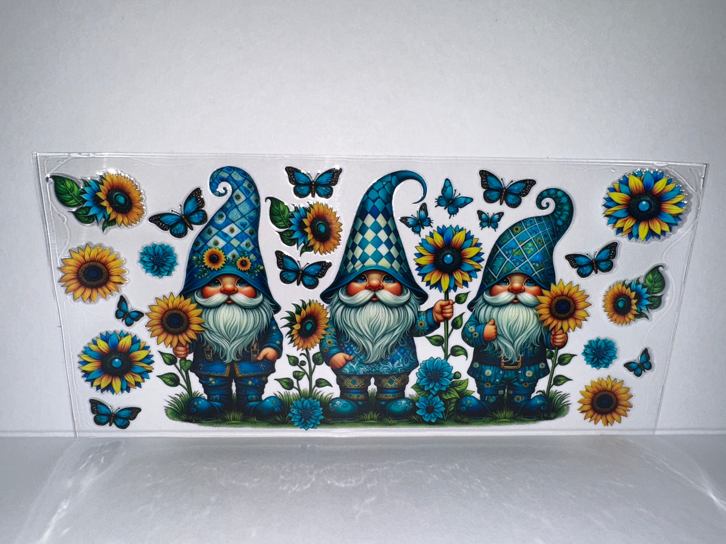 H2085 Gnome with flowers