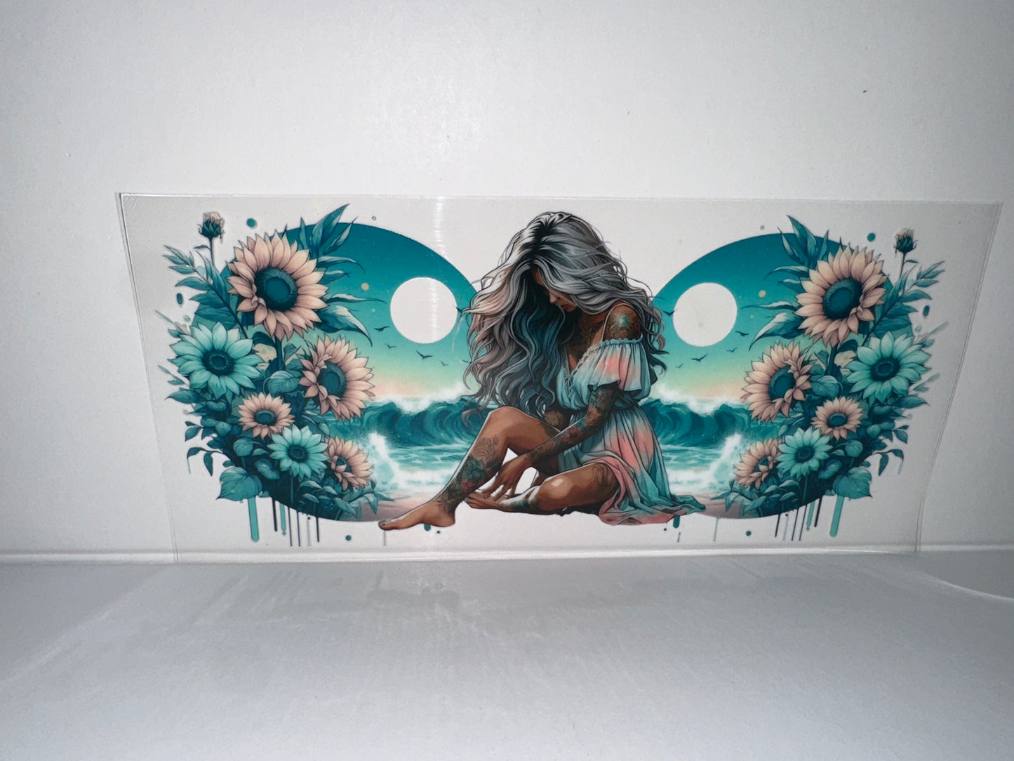 G1052 Girl with flowers and beach