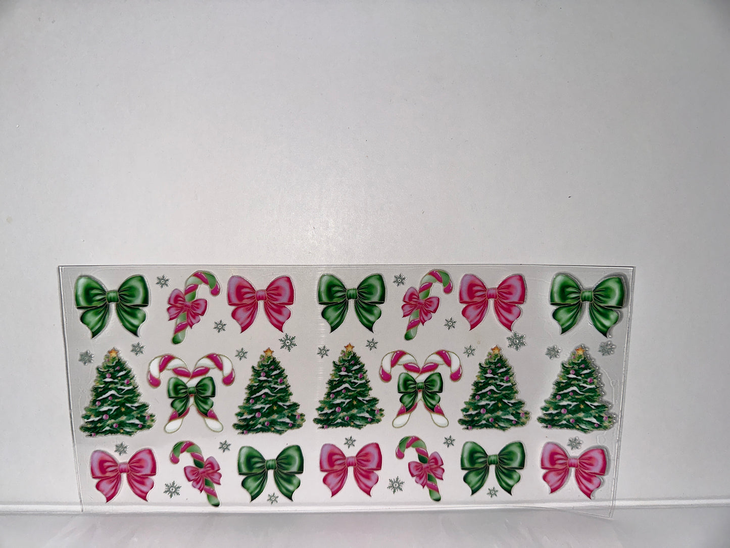 G1074 Christmas candy, canes, and Christmas trees with bows