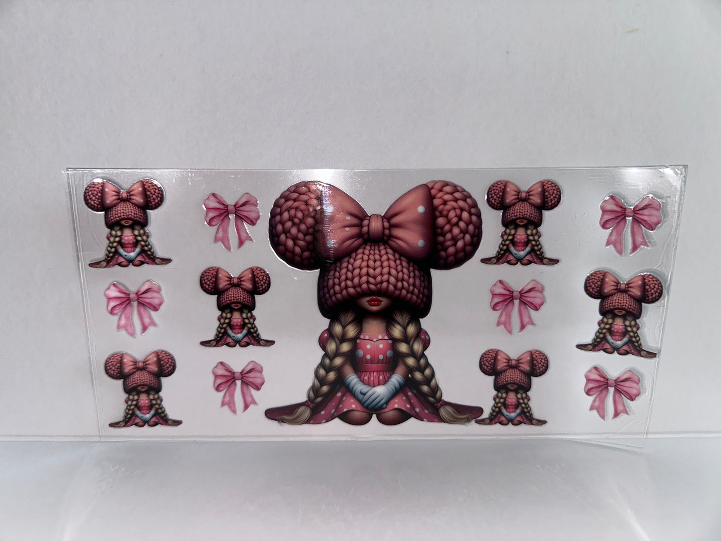 H2090 Girl with crocheted Mickey hat