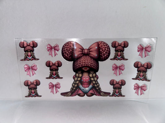 H2090 Girl with crocheted Mickey hat