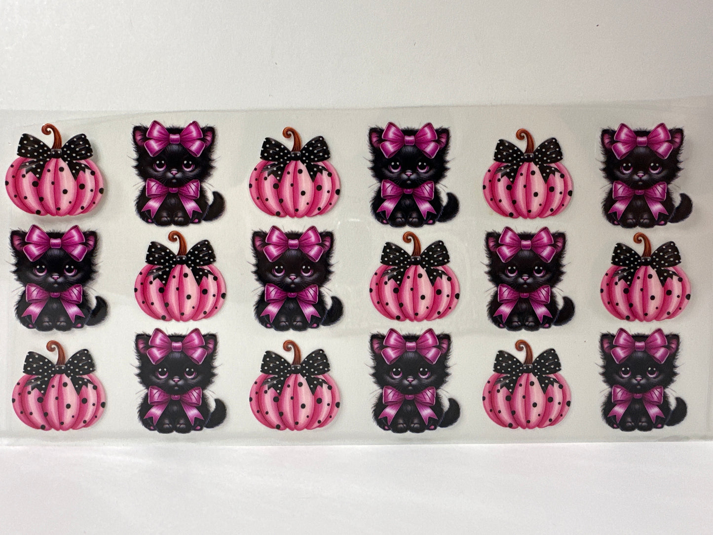 G734 black cat with pink pumpkins, Halloween