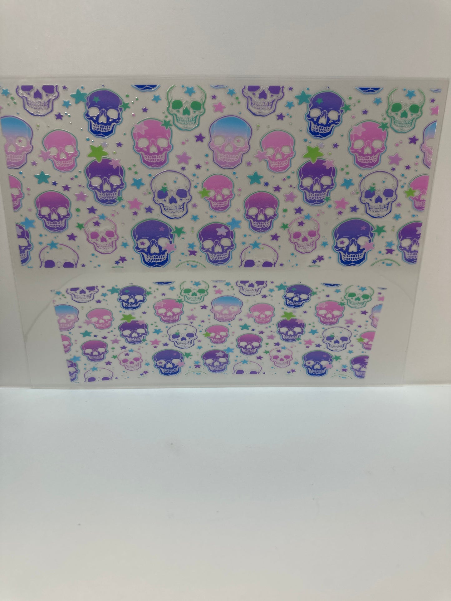 F794 multicolored skulls with stars 40 ounce cup wrap