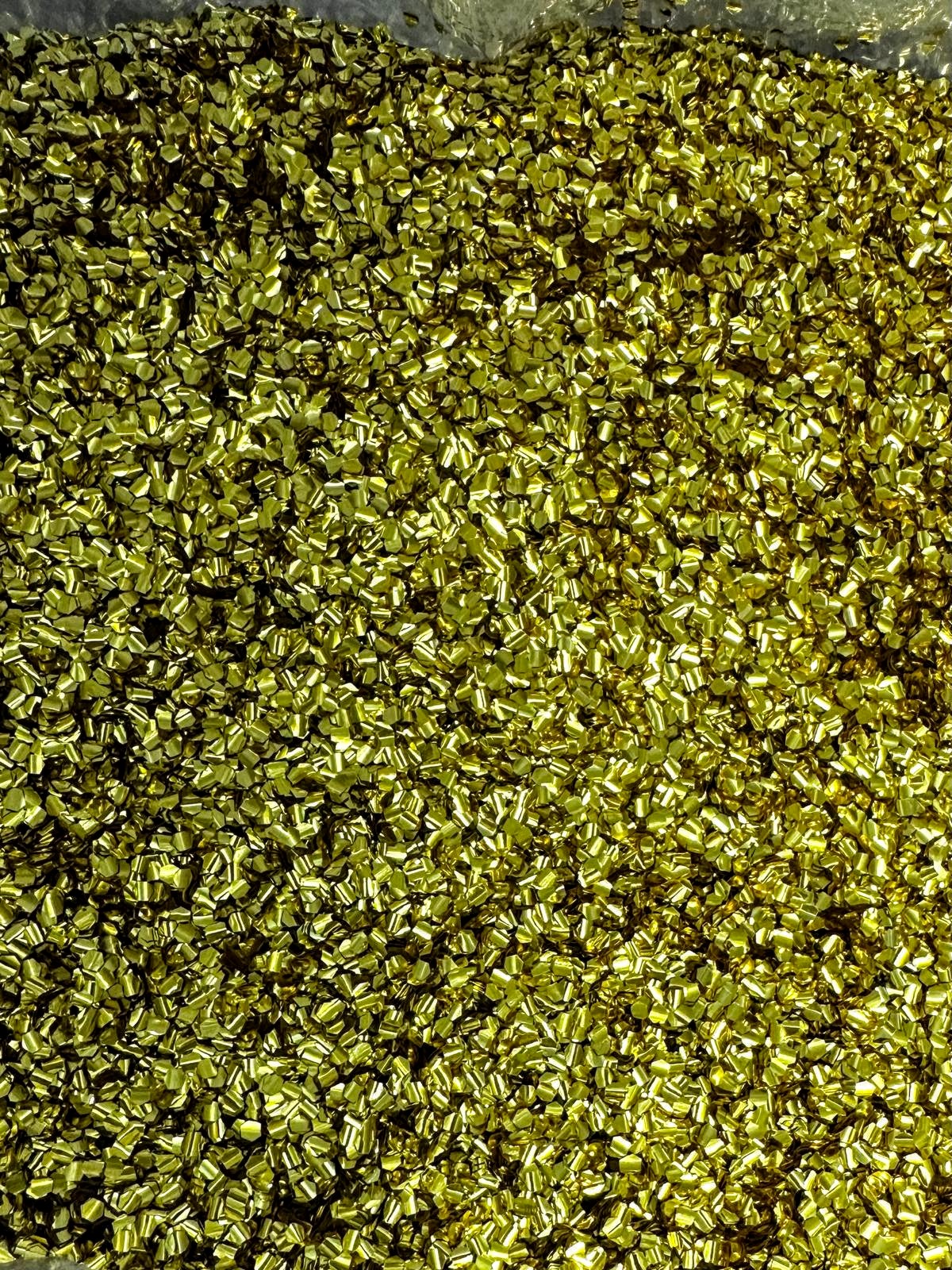 💛 Trophy Wife Bear – Gold Bubble Glitter |