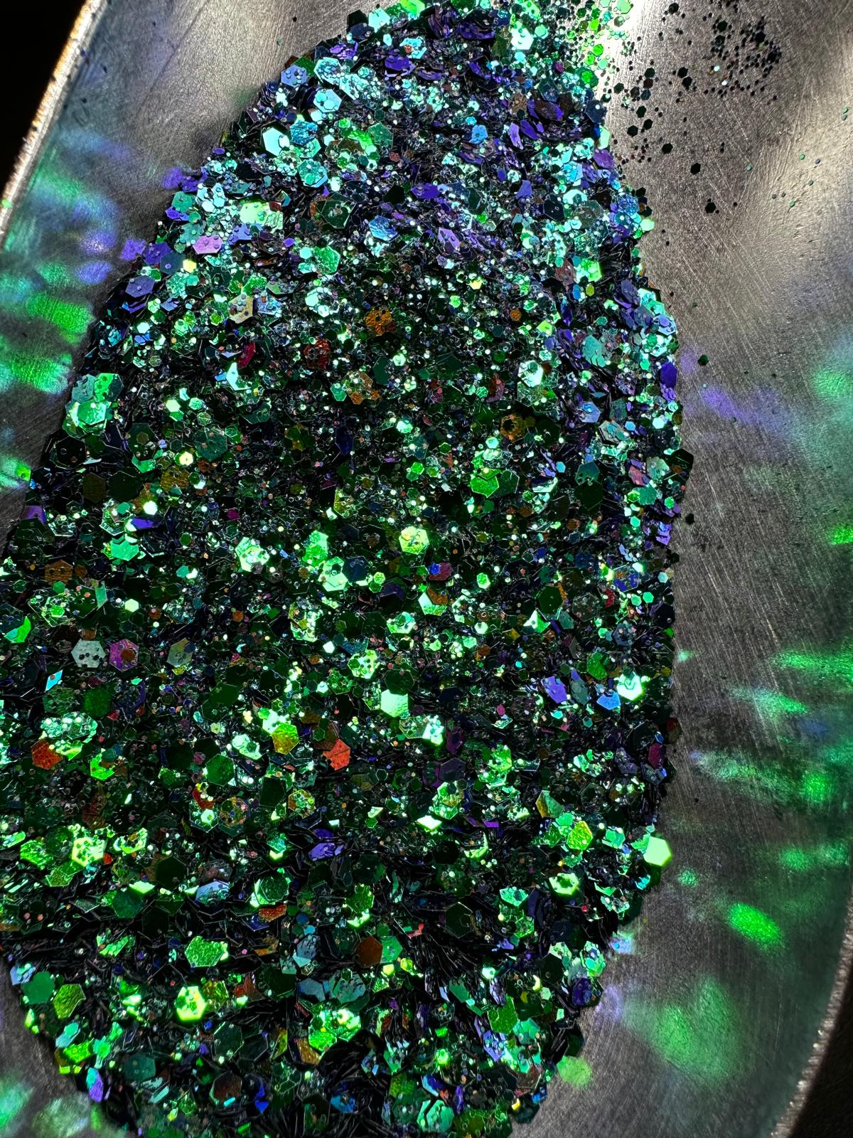 Venom Bear Chunky Glitter 2oz – Chunky Glitter 2 oz | Luxy Customs