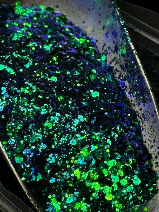 Chameleon Marlon Bear Chunky Glitter – Chunky Glitter 2 oz | Luxy Customs